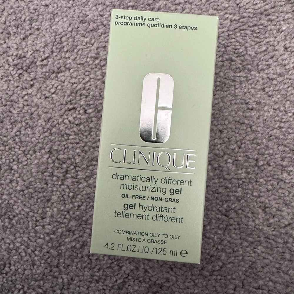 Clinique Dramatically Different Moisturizing Gel